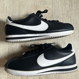 Black & White Size 7.5 Cortez